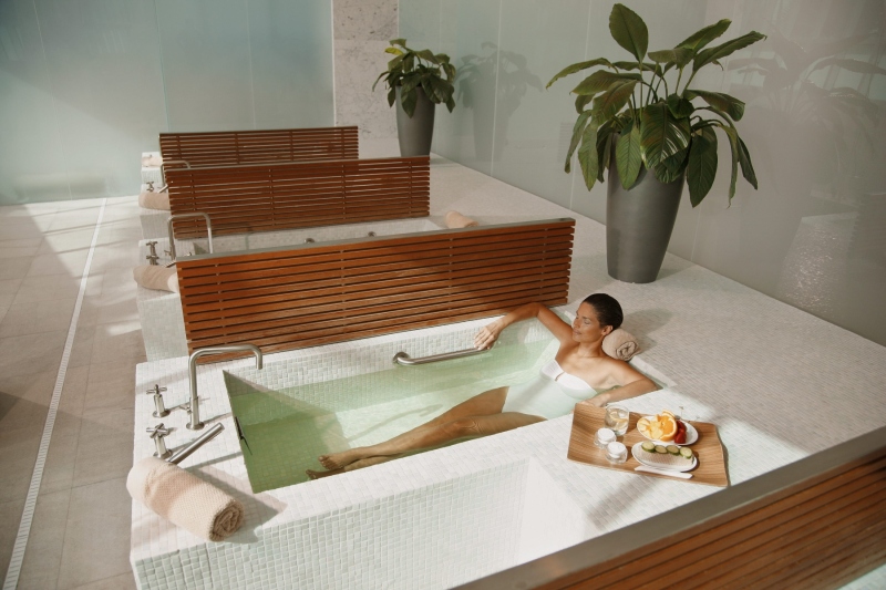Lifestyle_Woman-in-soaking-tub